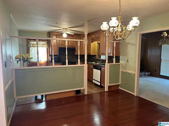 2nd image of 835 Sherwood Forest Dr