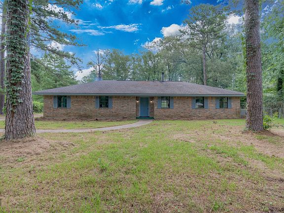 2nd image of 220 E Cloverleaf Dr