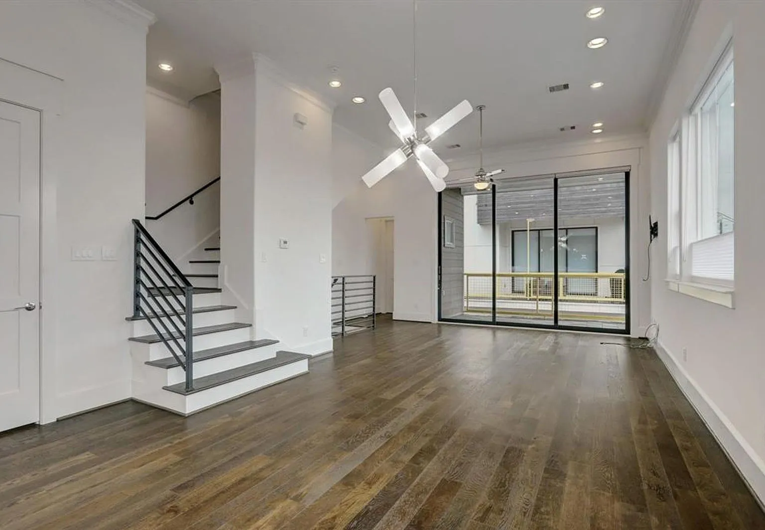 3 bed, 3.5 bath, 2099 sqft, $3,250 — Photo 4