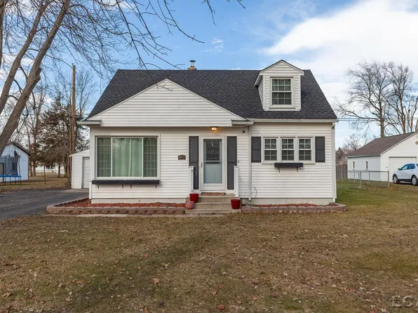 811 Murray Dr, Tecumseh, MI 49286