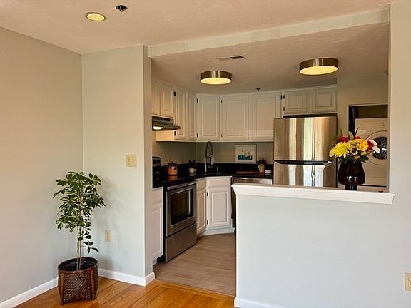 4th image of 200 Falls Blvd Unit B305