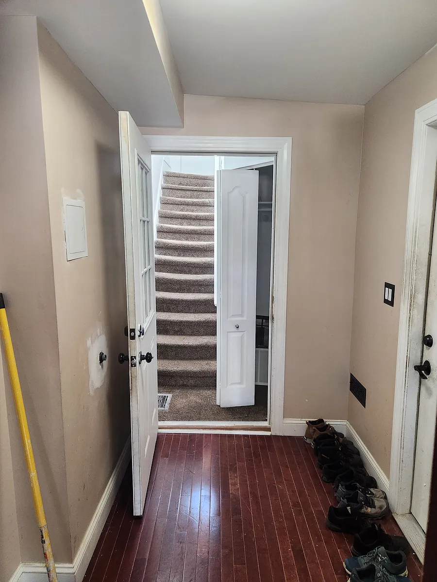 2 floor entrance - 23 Brownell St #2