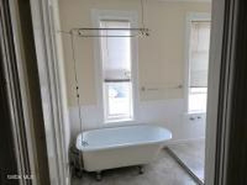 3rd image of 69 Saratoga Avenue