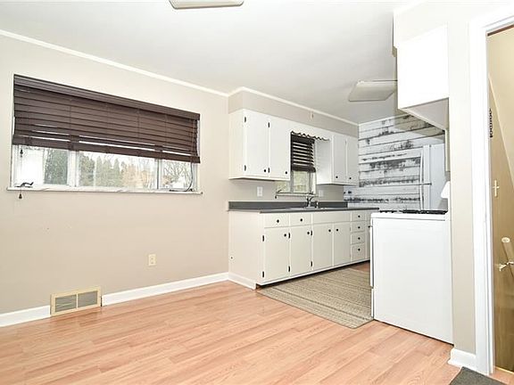 4th image of 182 Chapel Dr