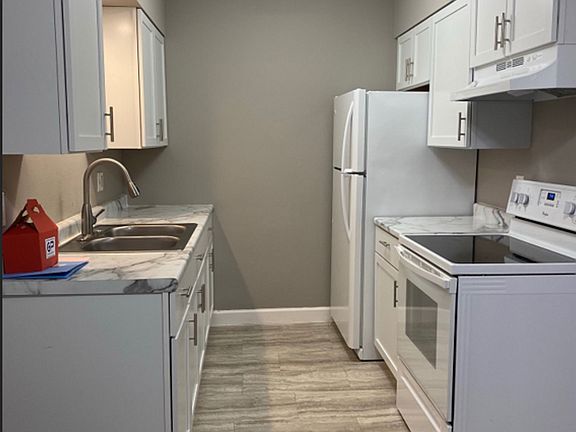 3rd image of 1088 S Wells St #14