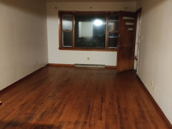 1056 Saxon Ave