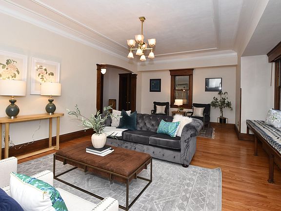 5th image of 4744 W Woodlawn Ct