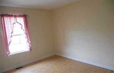 5th image of 319 Robin Ave