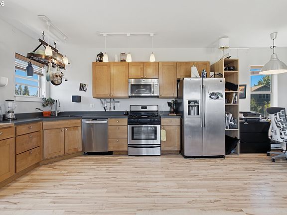 5th image of 2850 Cottage Ln