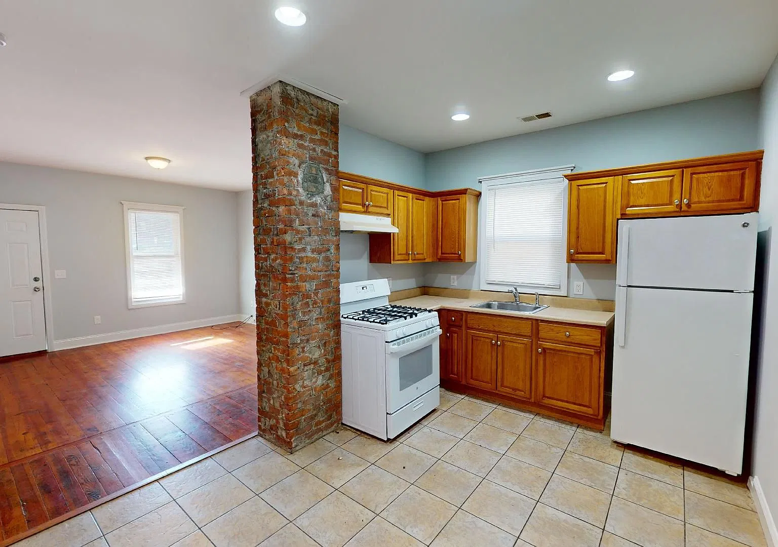 SB Howe Ave Apartment — Photo 3