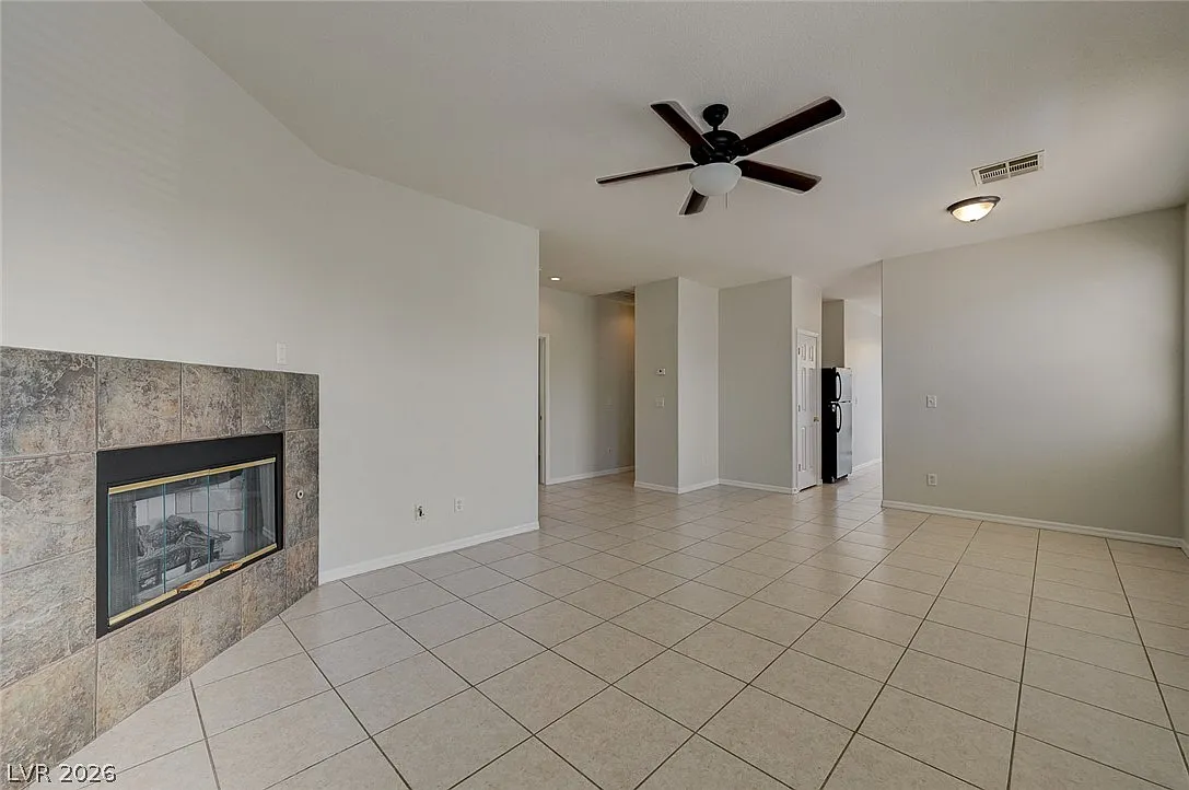 3 bed, 2.0 bath, 1257 sqft, $2,120 — Photo 3