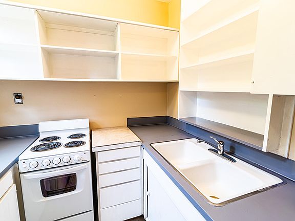 2nd image of 2221 NE 46th St #6