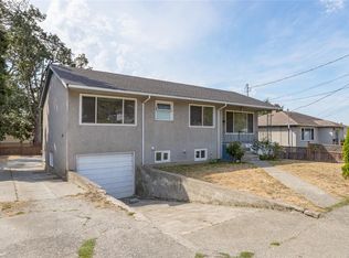 941 McKenzie Ave, Saanich, BC V8X 3G6