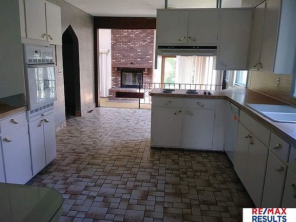 3rd image of 5806 N 56th St