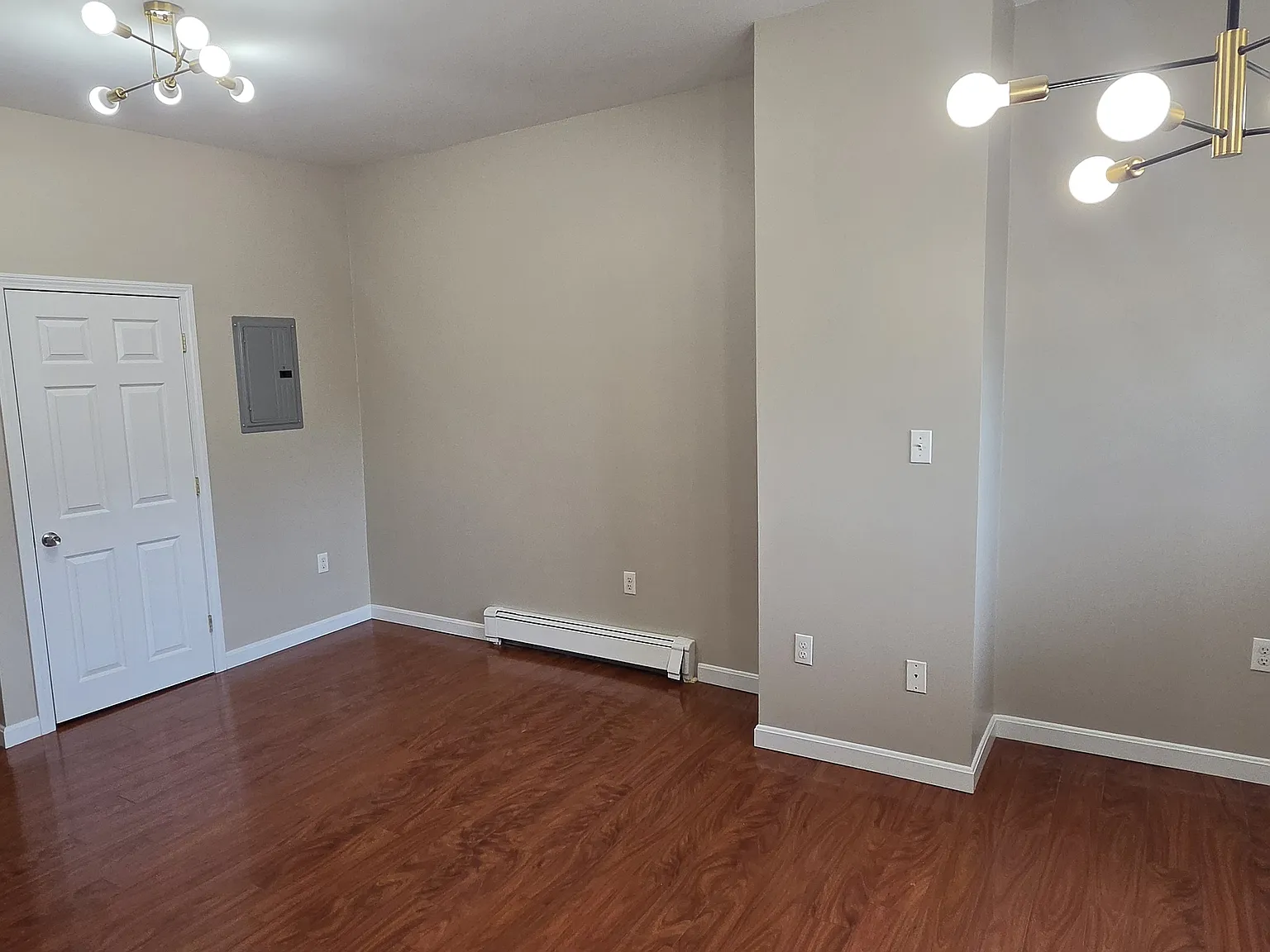 2 bed, 700 sqft, $2,400 — Photo 3
