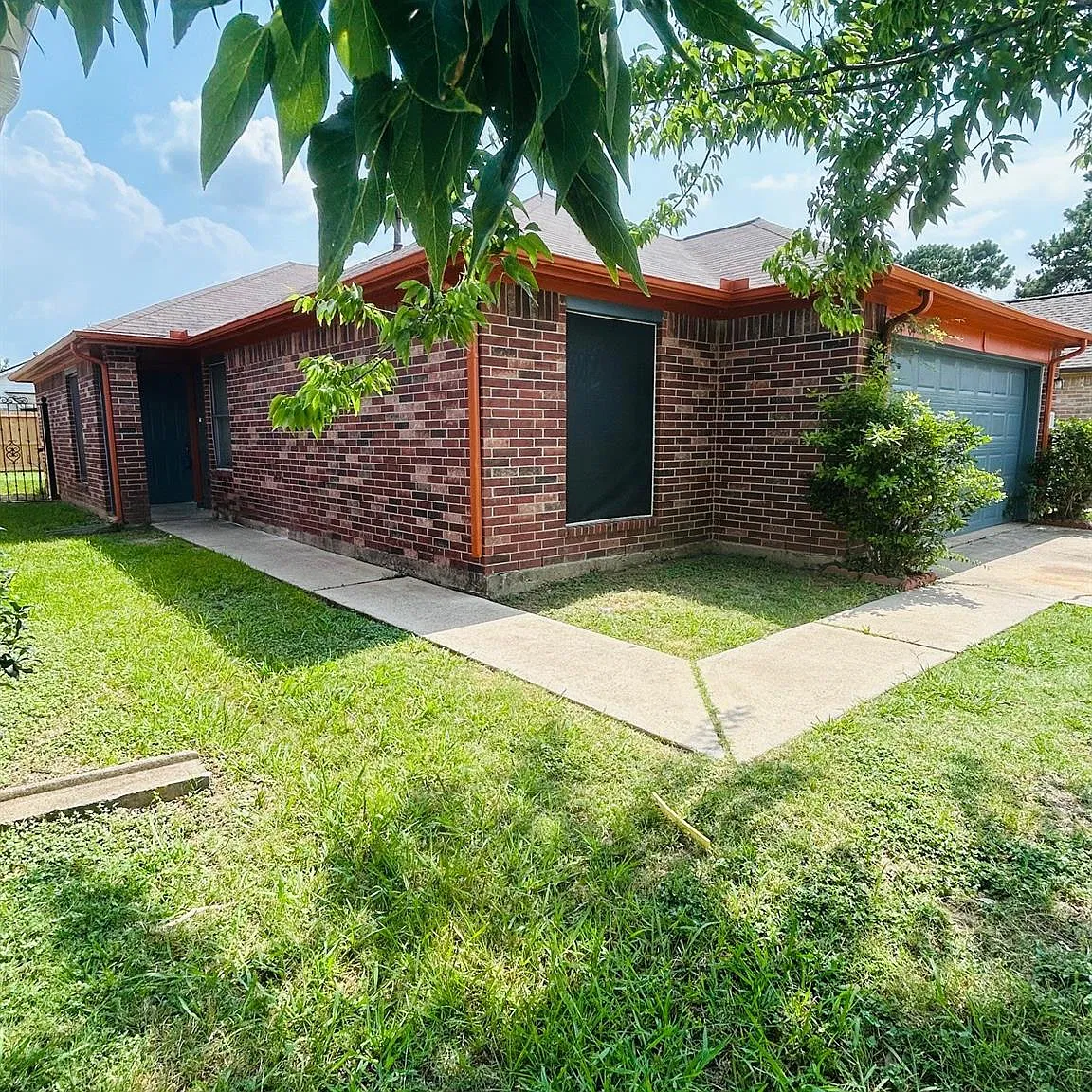 4 bed, 2.0 bath, 1208 sqft, $1,875 — Photo 4