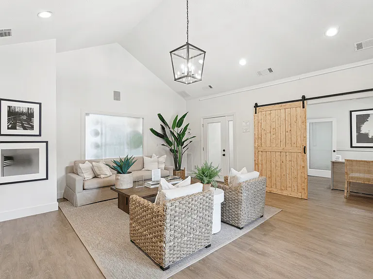 Towne Creek Apartment Homes — Photo 16