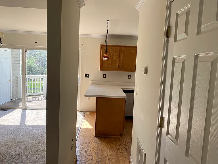 1532 Primrose Ln — Photo 10