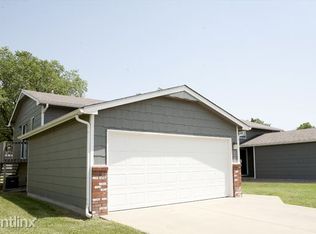 1112 Williamsburg Cir, Wichita, KS 67208