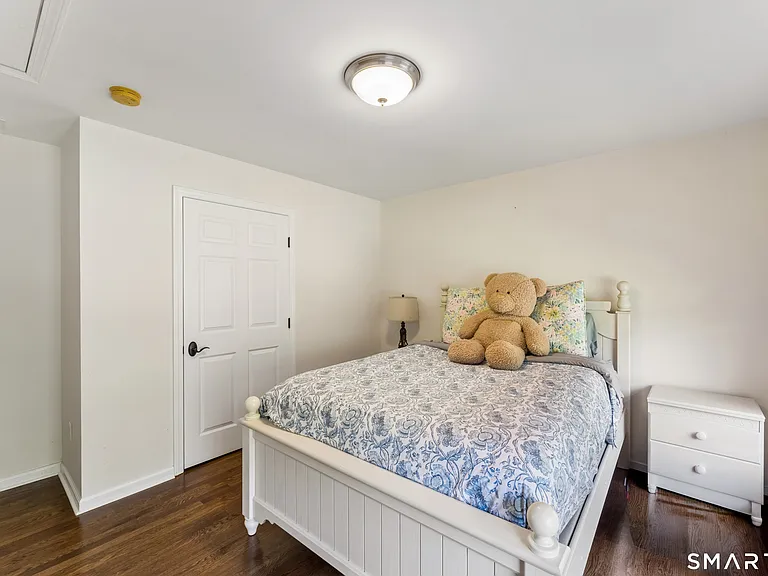 181 Martha Way — Photo 36