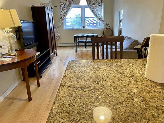 4th image of 691 Bergen Ave #1
