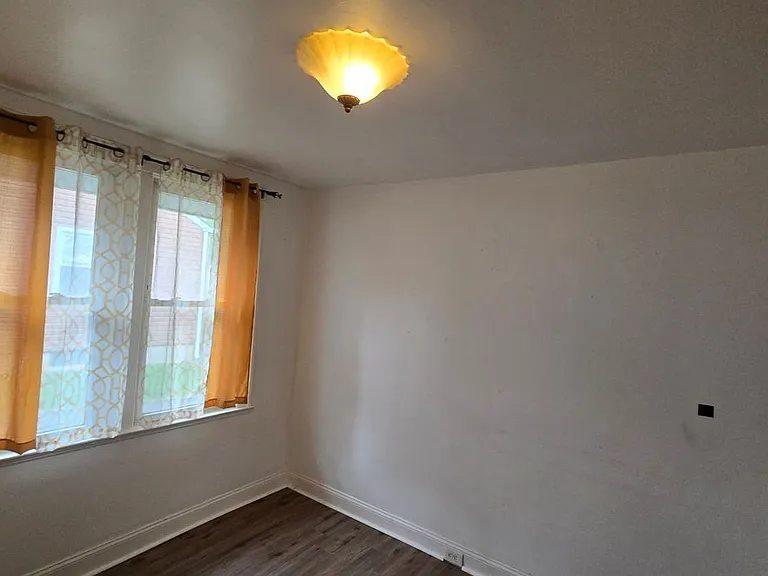 9109 Argyle Ave — Photo 8
