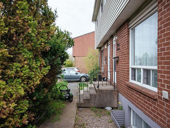 3rd image of 37 Armbro Ln