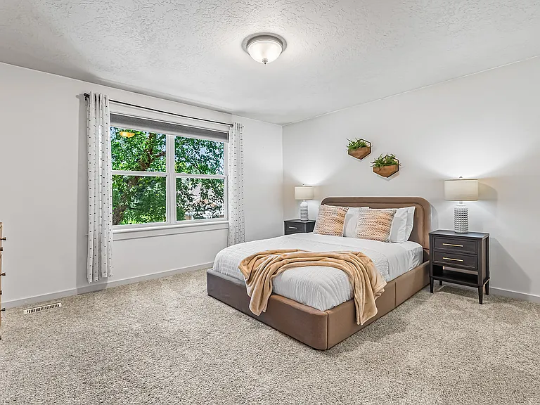 246 W Colchester Dr — Photo 43