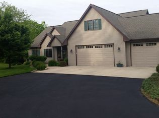 2812 Deer Valley Dr NW, Swisher, IA 52338