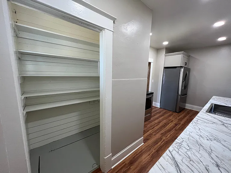 802 W Evelyn St — Photo 19