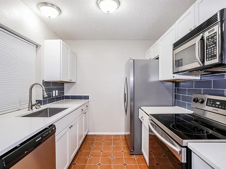 2916 White Oak Ln — Photo 23