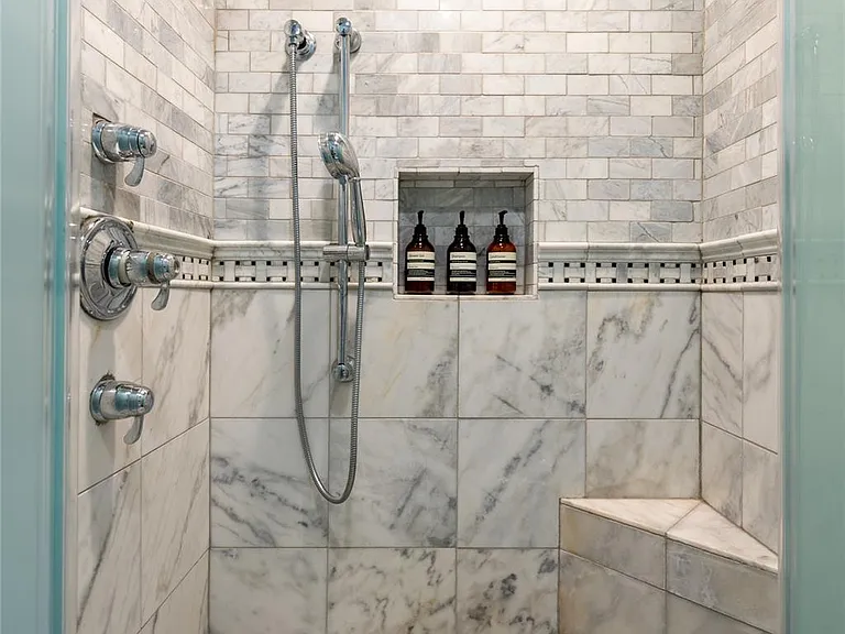908 E 32nd St #203 — Photo 11