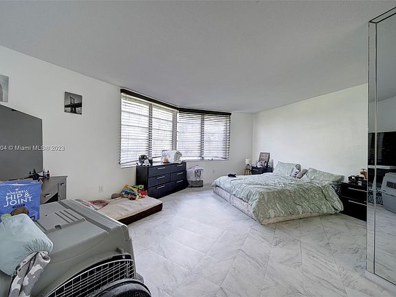2nd image of 1501 NE 191st St APT C317
