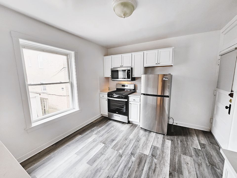 1st image of 4883.5 N Paulina St #1F