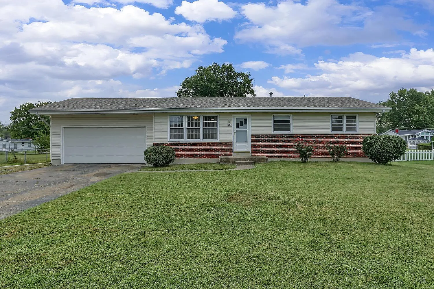 10 Birch Ave photo 1