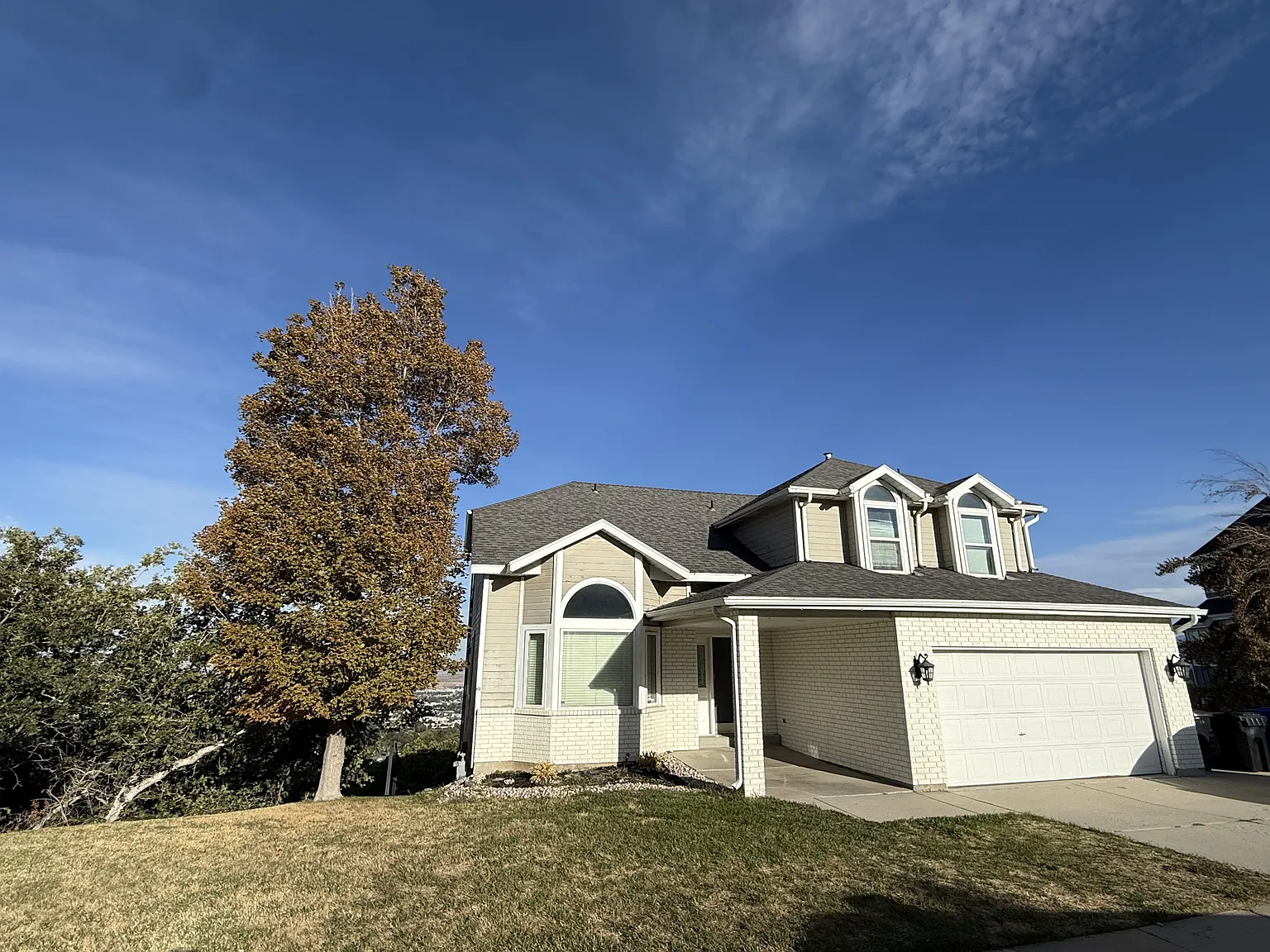3408 Huntington Drive - House — Photo 2