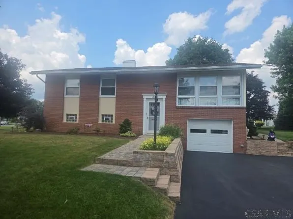 1244 Erickson Dr, Johnstown, PA 15904