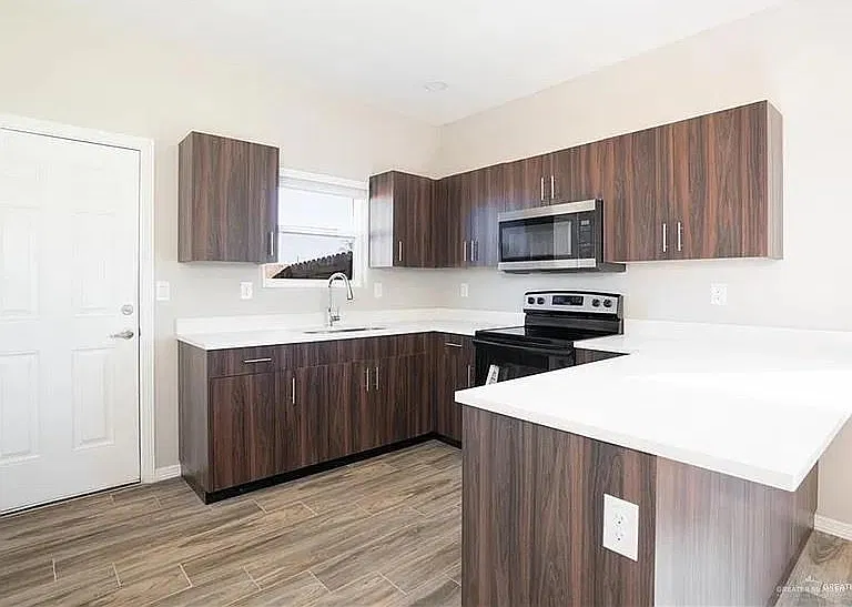 2 bed, 2.0 bath, 900 sqft, $1,150 — Photo 3