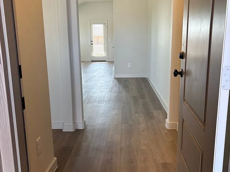 2176 Langford Ave — Photo 3