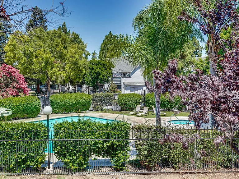 537 Shadow Dance Dr — Photo 36