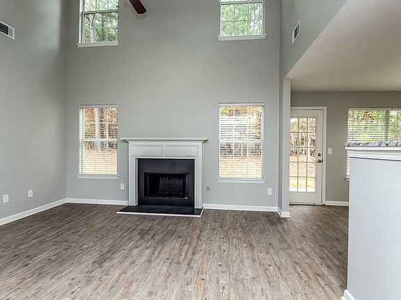 2nd image of 1012 Maris Ln