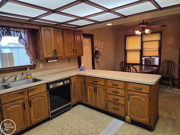 5th image of 38777 Lakeshore Dr