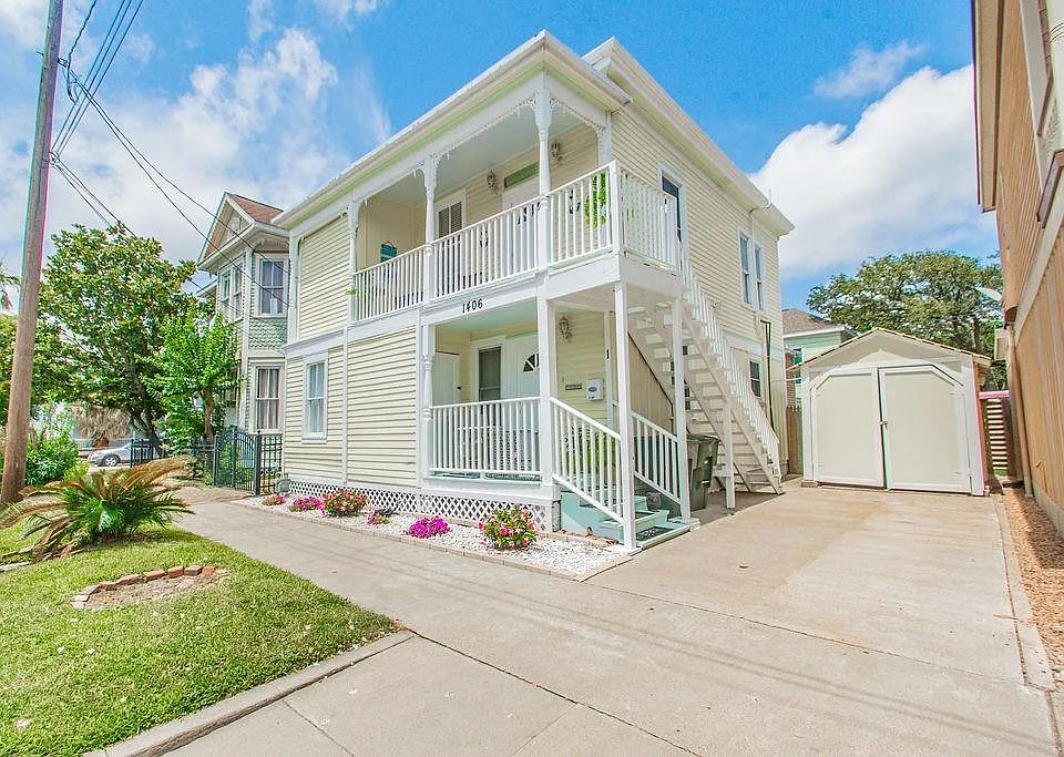 1406 Moody Ave #2