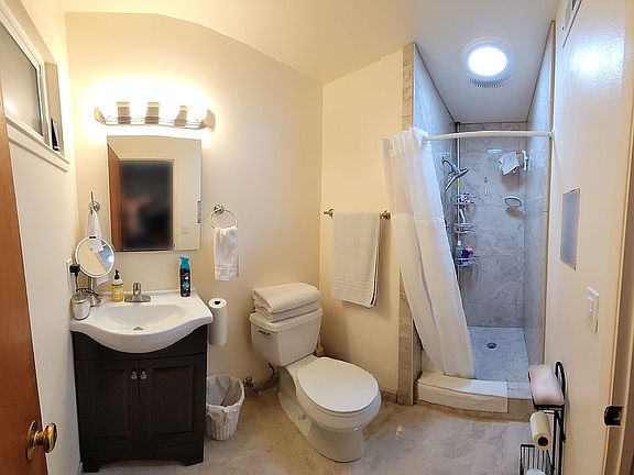 Master Bath (Renovated-2021)
