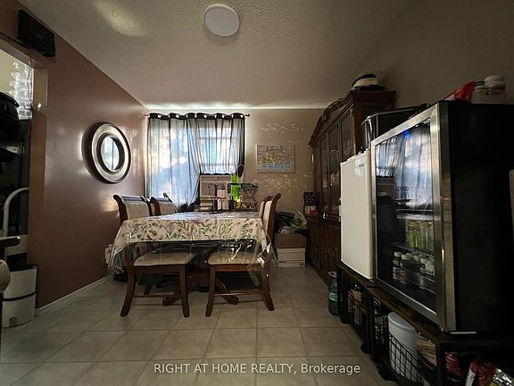 4th image of 135 Chalmers St S #81