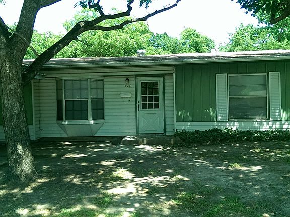2nd image of 909 Indian Hills Dr