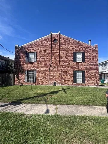 2 bed, 1.5 bath, 1165 sqft, $1,050 — Photo 1