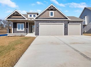 2040 SW Wheatfield Ct, Lees Summit, MO 64082