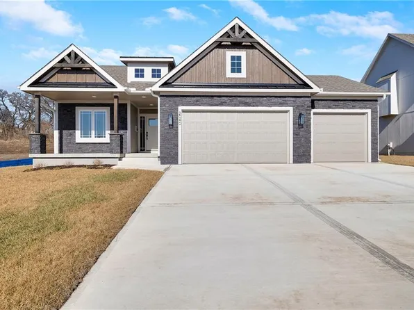 2040 SW Wheatfield Ct, Lees Summit, MO 64082