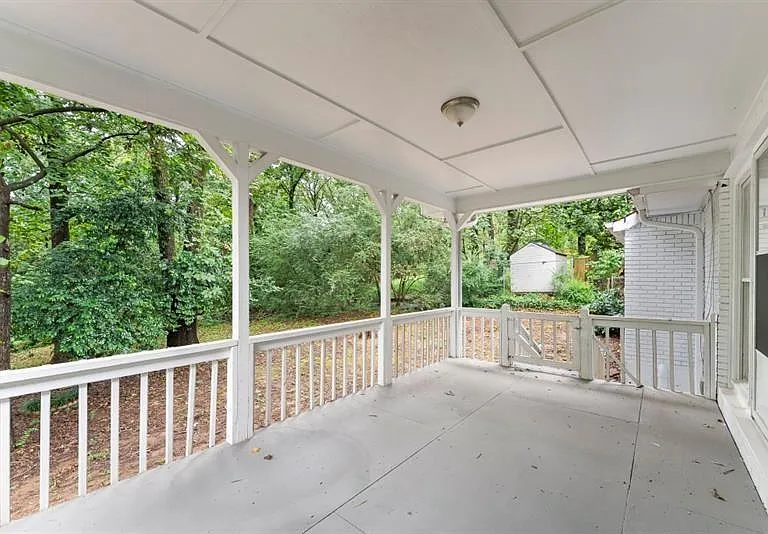 2352 Elmwood Cir SE — Photo 34